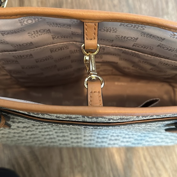 Michael Kors Tote Bag - Picture 5 of 5